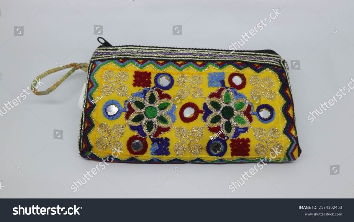 Trousse textile jaune avec finition elegante